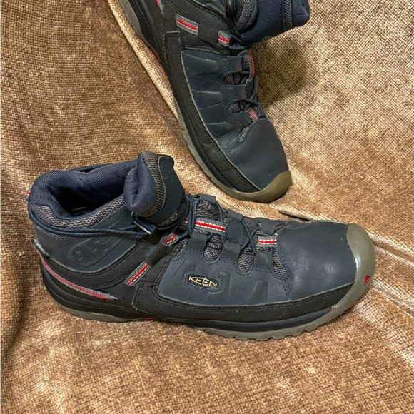 Waterproof Keen boots - Picture 7 of 11